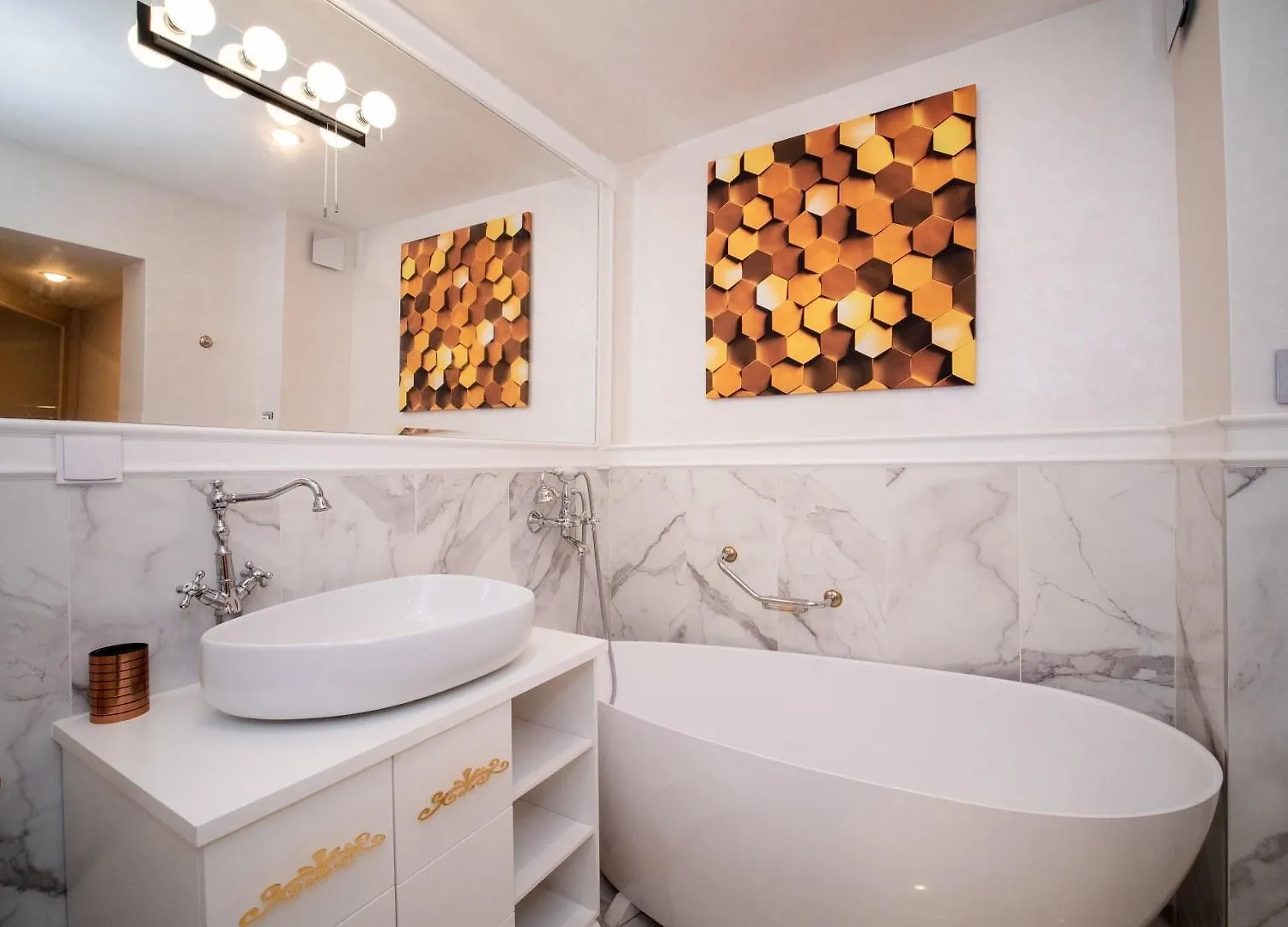 Paradise Center Premium Suite 1 София